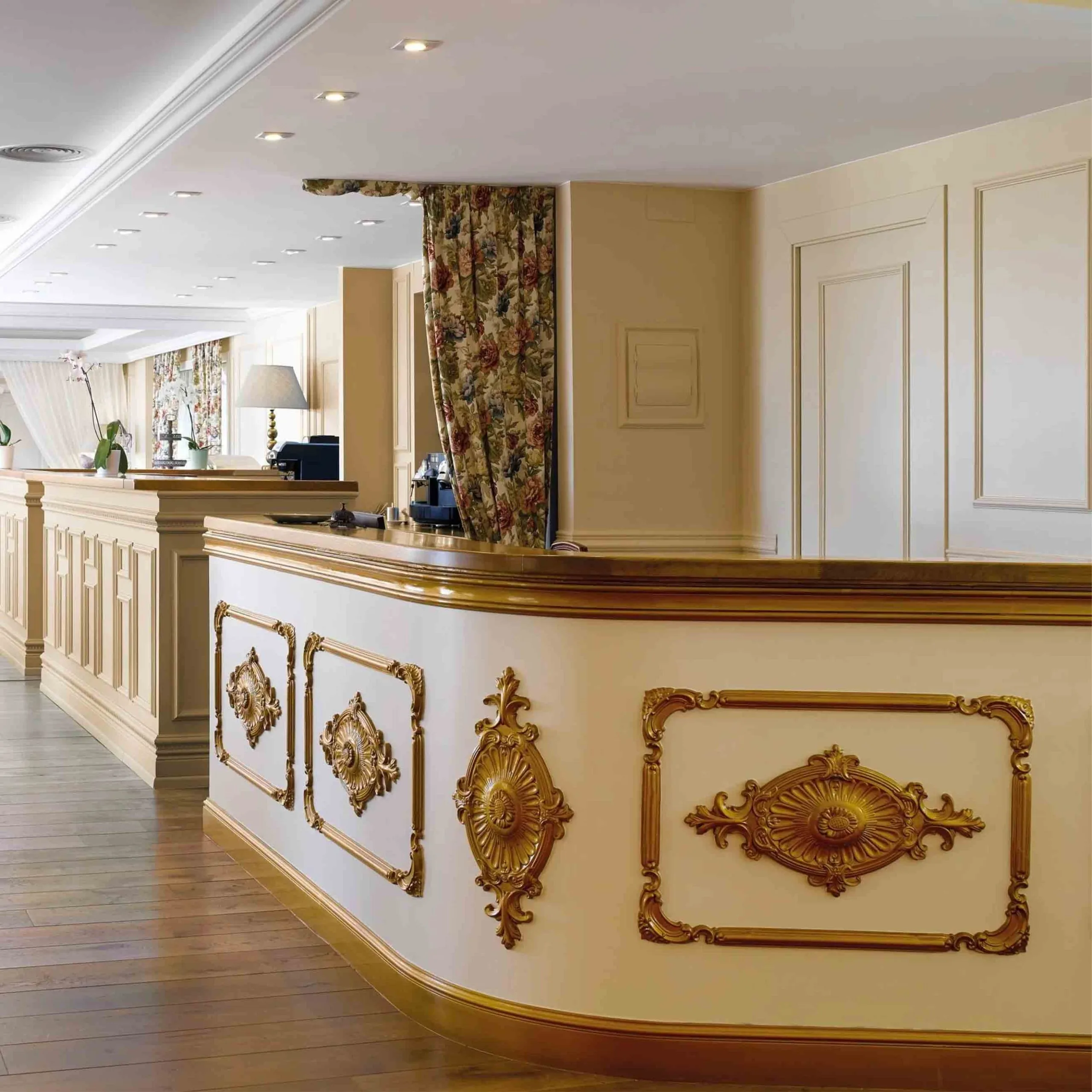 Rosace Nouvelle NMC ARSTYL R1 605 X 3100 Mm Polyuréthane Résistant à L'impact Blanc 4 Rosace Nouvelle NMC ARSTYL R1 605 X 3100 Mm Polyuréthane Résistant à L'impact Blanc – Image 2