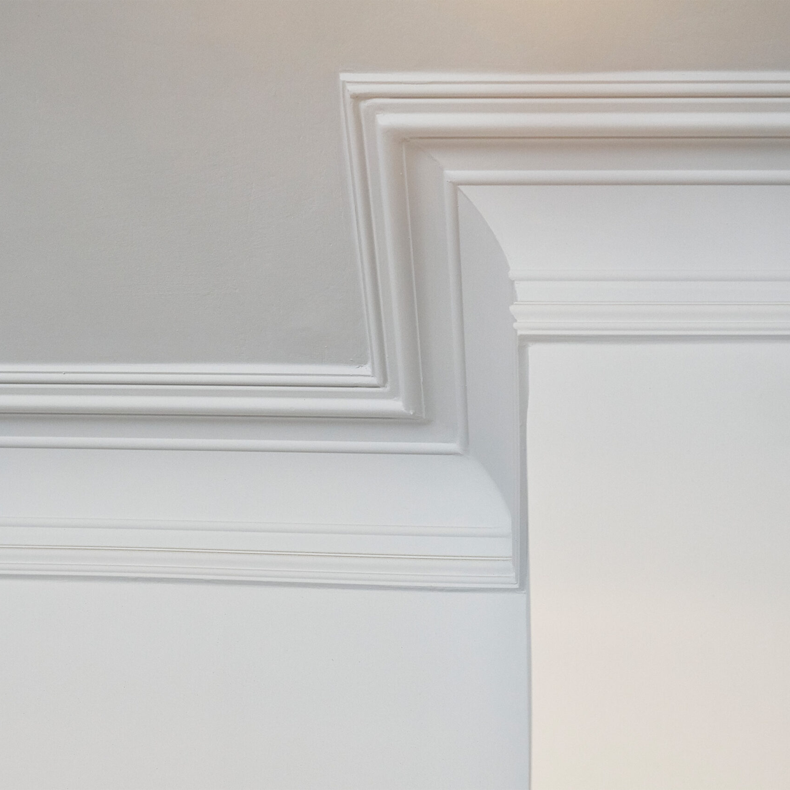 Moulure De Plafond Noble NMC ARSTYL Z40 170 X 175 Mm Polyuréthane Résistant à L'impact Blanc 6 Moulure De Plafond Noble NMC ARSTYL Z40 170 X 175 Mm Polyuréthane Résistant à L'impact Blanc – Image 4